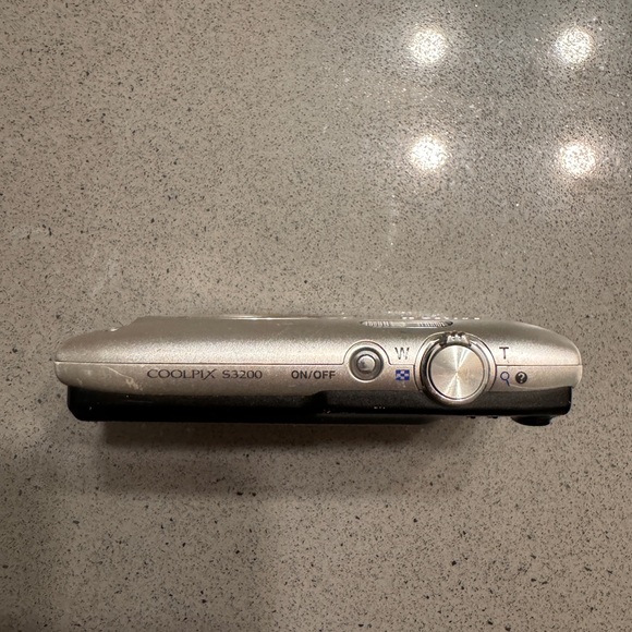 Nikon Coolpix S3200 Compact Digital Camera - Picture 5 of 9